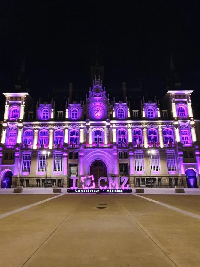 Charleville-Mézières Studio De L'Hotel De Ville מראה חיצוני תמונה